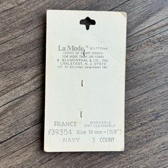 NEW Vintage 70s La Mode Navy Blue Round 4 Hole Buttons on Card 3 Count 5/8" - Picture 3 of 3